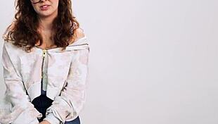 up close interview on how women orgasm with big tits cutie solo