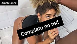 i see this novinha gettin fucked in the bathroom by the negao