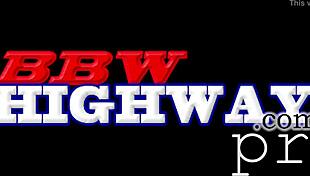 Berry twerks her big ebony booty in the bedroom