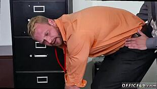 Bodybuilder bareback gay sex first day