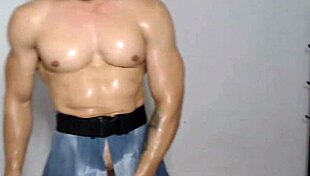 Watch this amazing gay solo show!