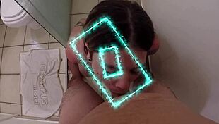 ela gosta de caras mais velhos e adora creampie no banheiro 😏