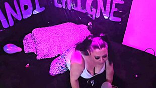Cute milf kandi laigne pops balloons in fetish fun