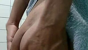 Despu�s de una ducha a gozar me reclama mi culo