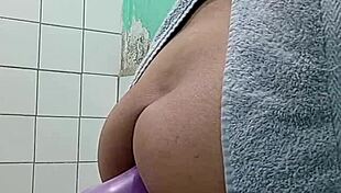 Despu�s de una ducha a gozar me reclama mi culo