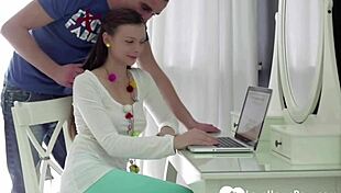 सेक्सी फ्रेंड जॉइन्स थ्रीसम फॉर इंटेंस होल टैगिंग