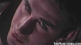 बेडरूम में हिलाते ही झड़ने रुक ही नहीं पाया