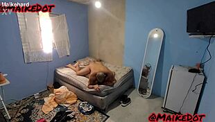 लाल लकड़ी के पंक्षी की झोपड़ी तोड़ डालो!