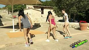 Bold casting entrenamiento with anal sex and fingering on the street