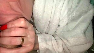 i suckd the clients big dik in the hotel as the maid