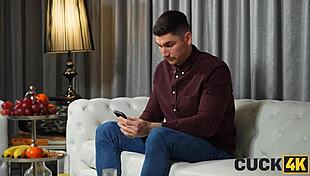 पहली बार स्विंगर्स ने कक4के थॉमस क्लाउन अफेयर में डुबकी लगाई