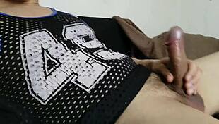 i'm reddy for a gud masturbation with my big cock, feelin so horny at dis party chat