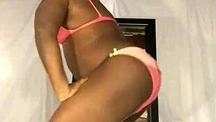 Watch this sexy crossdresser twerk her ass!