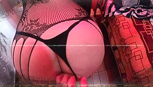 Fiesta de halloween con mi hijastro, esta vez me puse un traje sexy y le di una mamada