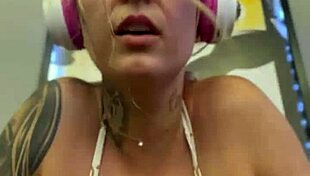 i sweated so much at the gym my pussy got soaked and dripping