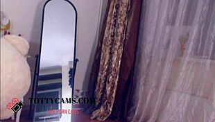 i'm a dark-haired stunner teasing on webcam