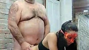 i'm that old musclar guy in lingrie, the yung gauchas luv fuking me and cumming so muinto!