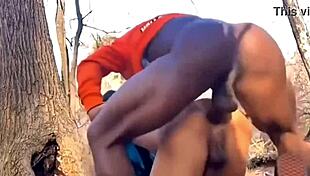 उस ब्लैक लड़के ने मॉन्स्टर बॉल्स से गांड थप्पड़ मारते हार्ड चुदाई की