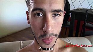 स्ट्रेट लड़का पैसे के लिए गे चुदाई ट्राई