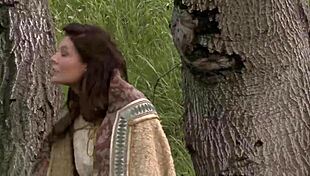 Girl masturbating outdoors in the woods! 🌳