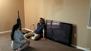 Curvy Latina Wife Fucks Cable Guy While Husband's Away 😏