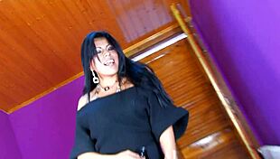 Watch this hot Colombian babe rip off her clothes!