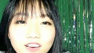 Wow! This sexy Asian Korean girl dances provocatively on Uplive livestream webcam show!