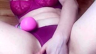 i-i sweet girl in mask masturbatin' with vibrator to orgasm