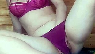 i-i sweet girl in mask masturbatin' with vibrator to orgasm