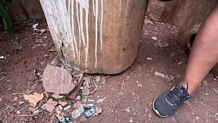 historias de uma mulher suando shorts no parque