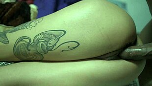 Violet gets her ass massaged and fucked 😈