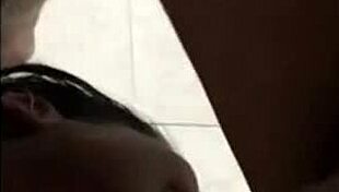 con mi deliciosa novia andrea dando rico masaje de bolas con lengua y venida en boca 😋