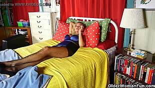 मिल्फ रेक्वेल का मोटा क्लिट लेगिंग्स से बाहर फूटता 😍