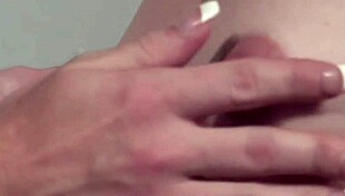 German woman shares her first silly lesbian experience