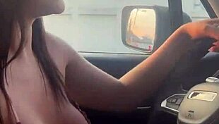 puta habilidosa chupa pau e tira leite