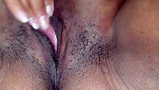 हॉर्नी सोलो टॉयज से चूत का स्क्वर्टिंग