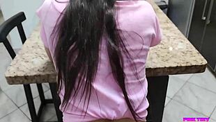 Chica Traviesa Se Sento En Mis Piernas Y Me Quito El Telefono