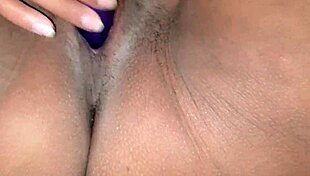 हॉर्नी सोलो टॉयज से चूत का स्क्वर्टिंग