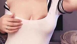 Asiatica se masturba con pasión 😏