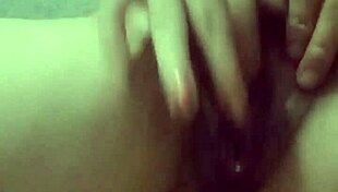 Amateur girl plays with toys on pussy 😈