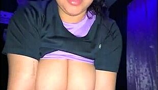 ella es una niña tan obediente