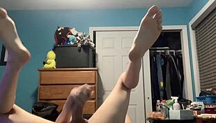 यह फेमबॉय सिसी ट्रैनी लड़की मॉन्स्टर लंड डॉल्डा जबरदस्त अंदर ठूसती