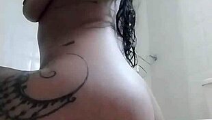 Colombiana gets horny in shower, squirting with dildo 😏