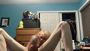 यह फेमबॉय सिसी ट्रैनी लड़की मॉन्स्टर लंड डॉल्डा जबरदस्त अंदर ठूसती