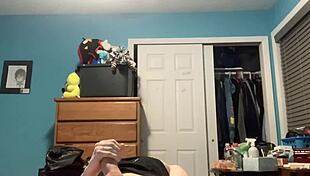 यह फेमबॉय सिसी ट्रैनी लड़की मॉन्स्टर लंड डॉल्डा जबरदस्त अंदर ठूसती