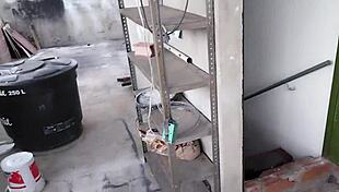 descubro a mi hermanastra fumando en la azotea y mientras me chupa la polla me pide que se la meta para no contarle a mi madrastra -1 parte-