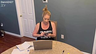 curvy milf danni jones gets a relaxing home visit from her fit masseuse