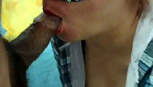 otra cogida de perrito mientras limpio, mi jefe me manosea y me la mete toda en la boca 😈