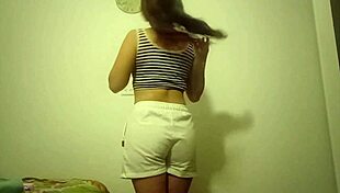 Espero mis amigos de la universidad no me reconozcan. Soy una ninfómana total y me encanta masturbarme al aire libre! 😜