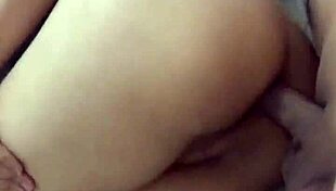 Con la vecina en rico vestido de flores